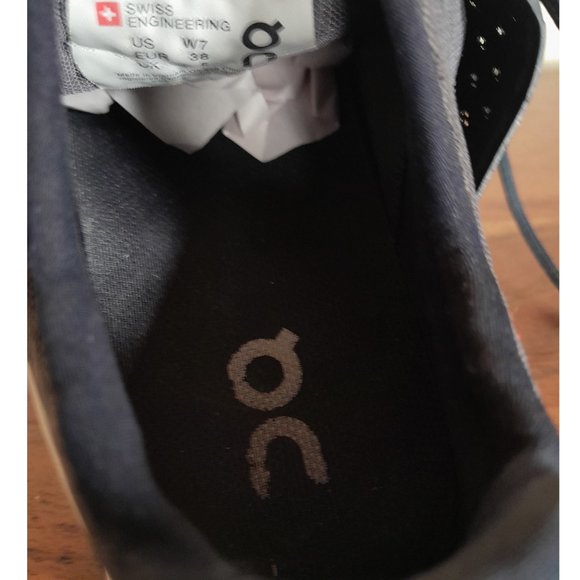 women's On Cloud running shoes sz 7-INNER SIDE DAMAGE - Picture 8 of 10